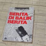 berita di balik berita